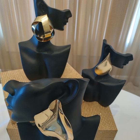 I have a variety of earrings that I'm selling for $5 to make room for more inven - Picture 10 of 10